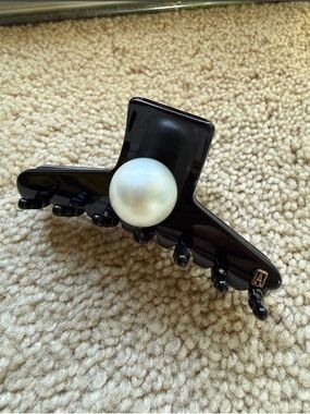 ALEXANDRE DE PARIS Black pearl hair clip